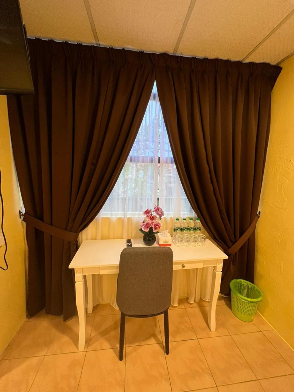 Hotel Sri Maju Jaya Кота Бару Екстериор снимка